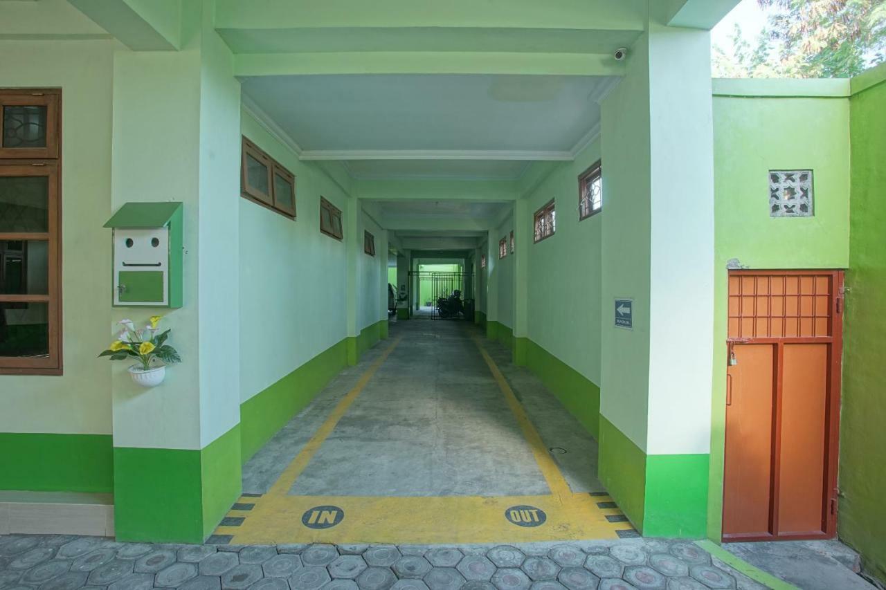 Oyo 1419 Rhona Guest House Syariah Yogyakarta Exterior foto