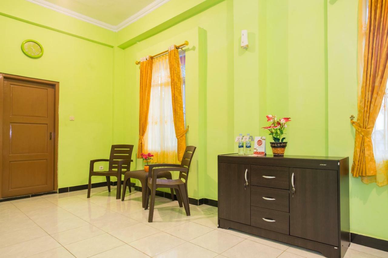 Oyo 1419 Rhona Guest House Syariah Yogyakarta Exterior foto